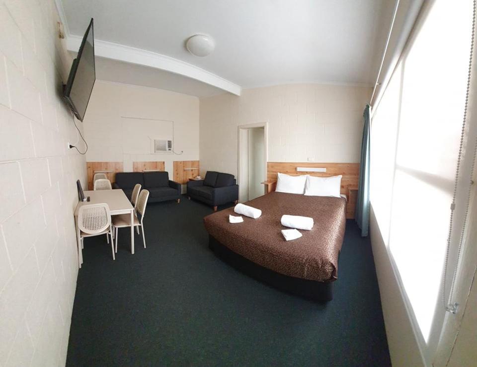 East West Motel Сидуна Экстерьер фото