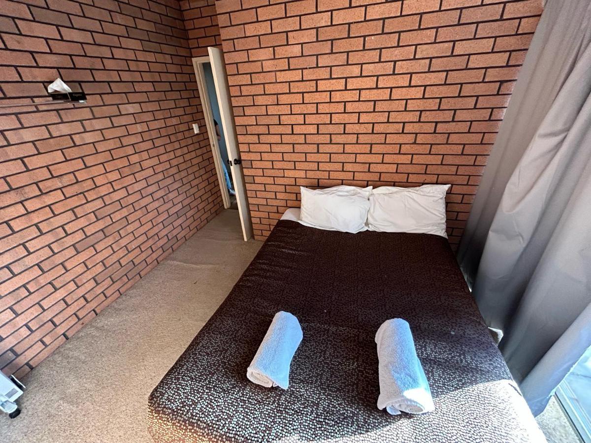 East West Motel Сидуна Экстерьер фото